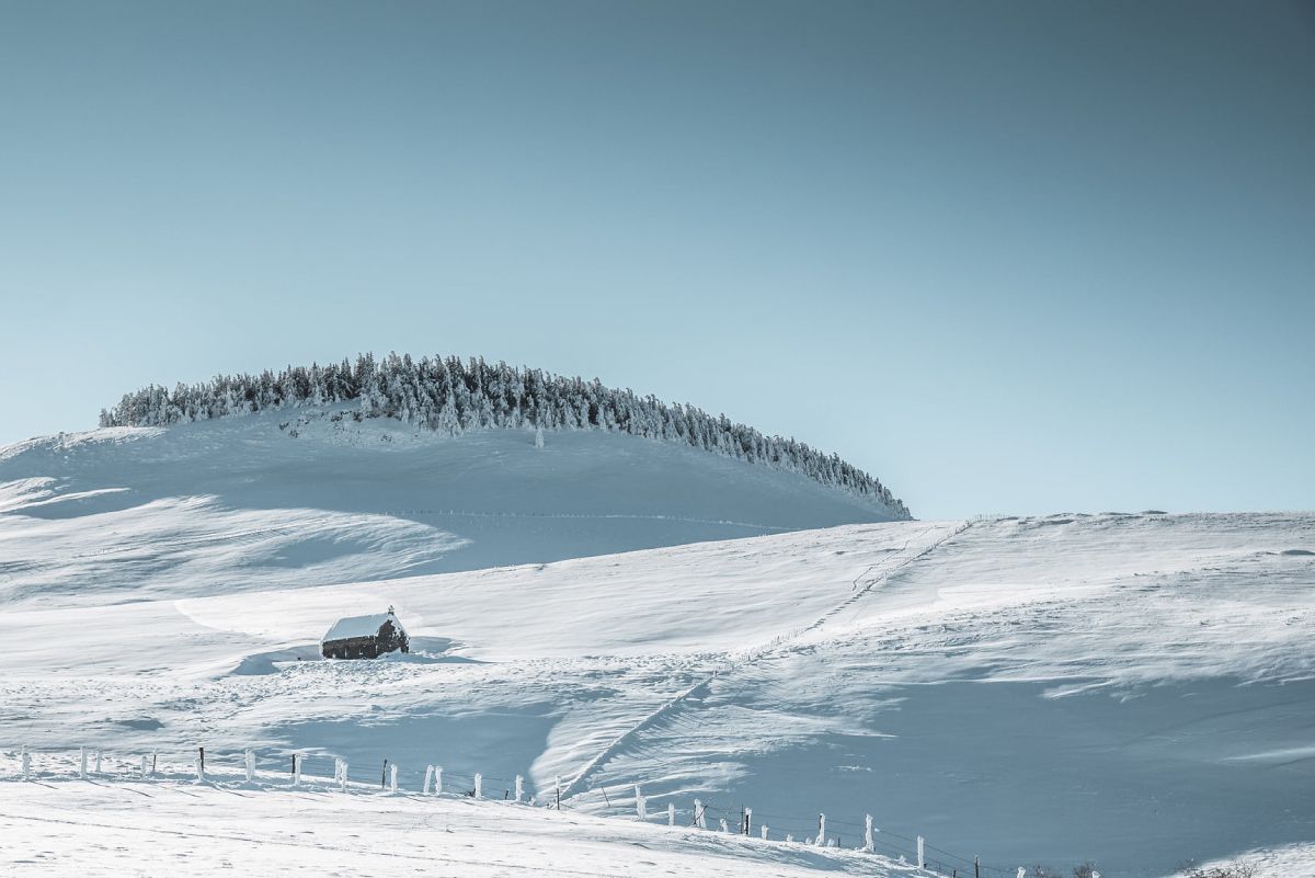 P. VIllemejane Le plateau du Cézallier enneigé en Auvergne