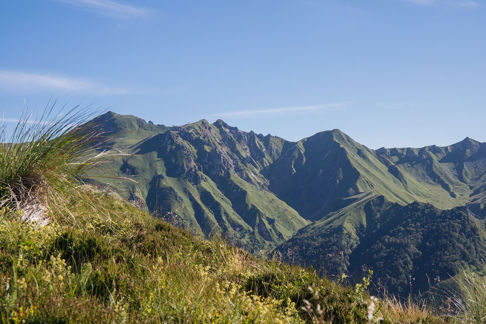 Les crêtes du Sancy observées depuis le roc de Cuzeau