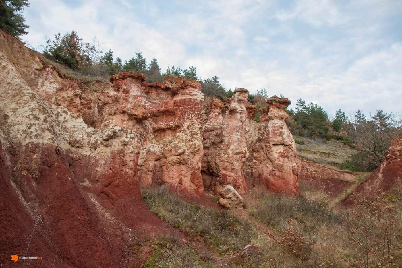 Les formes géologiques et cheminées de la vallée de Boudes, en Auvergne