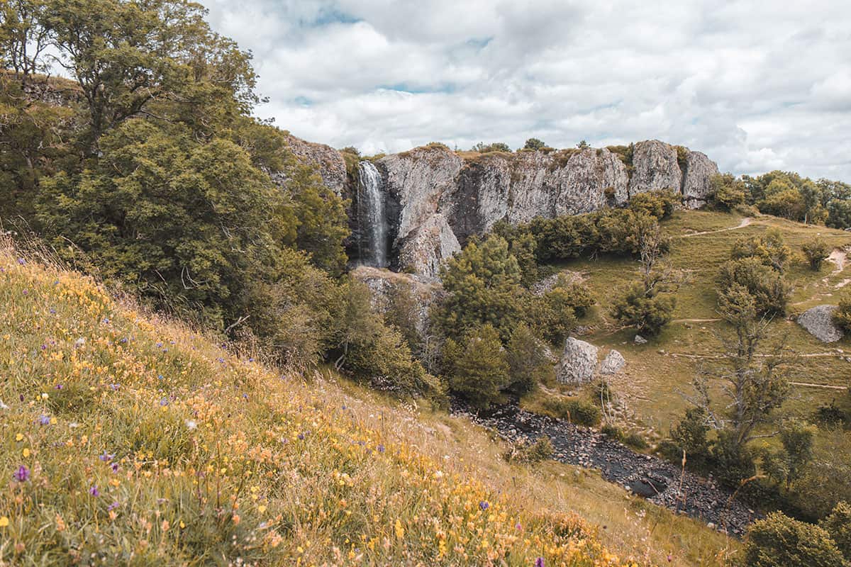 La cascade du Déroc sur le plateau de l'Aubrac
