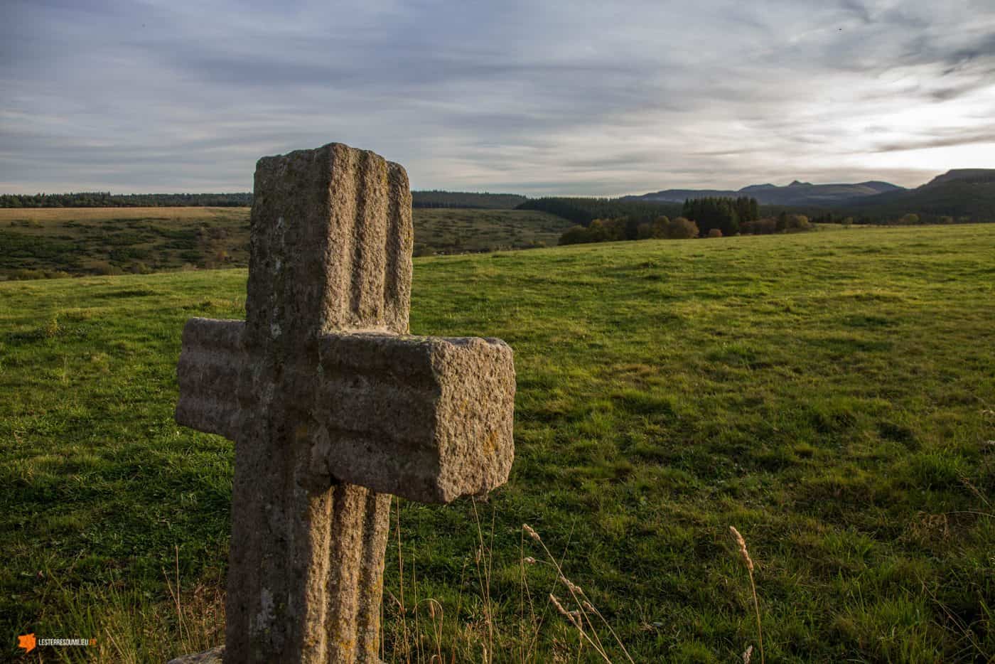 Croix aux environs de Pessade en Auvergne