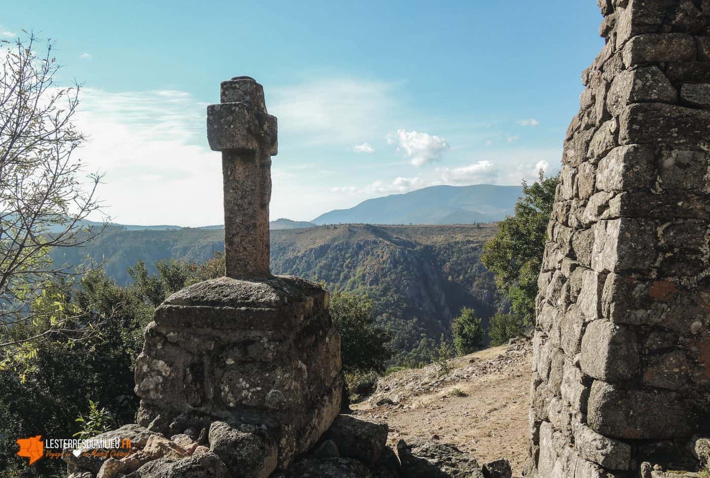 Croix sur les chemins entre Chassezac et Garde-Guérin