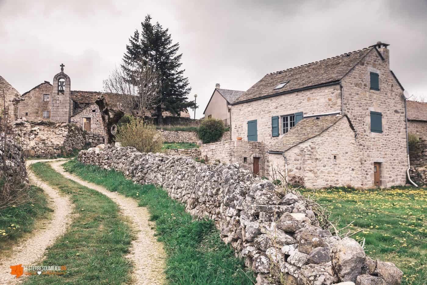 Village de Lozère et clocher de Tourmente