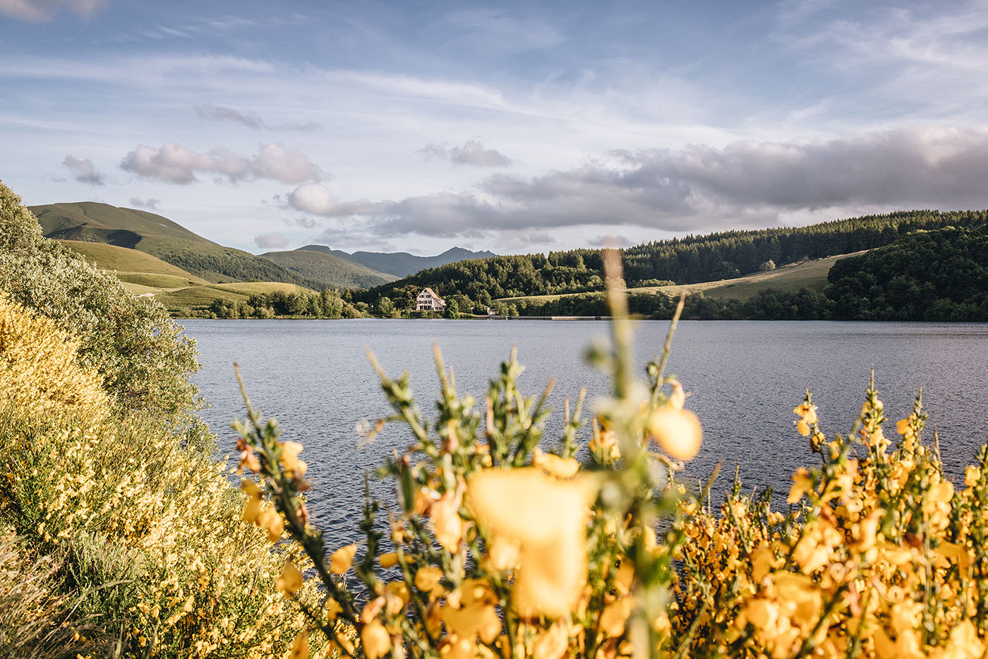 Le lac du Guéry et le Sancy