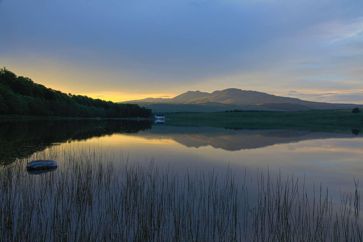 Le lac Chauvet au coucher de soleil