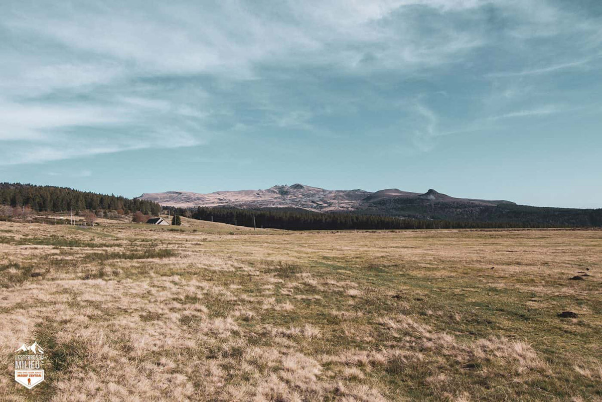 Le massif du Sancy vu depuis l'Ouest près de Chareire