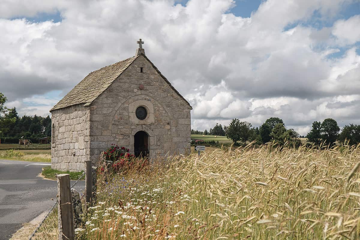 La chapelle Bastide dans l'Aubrac près de Lasbros