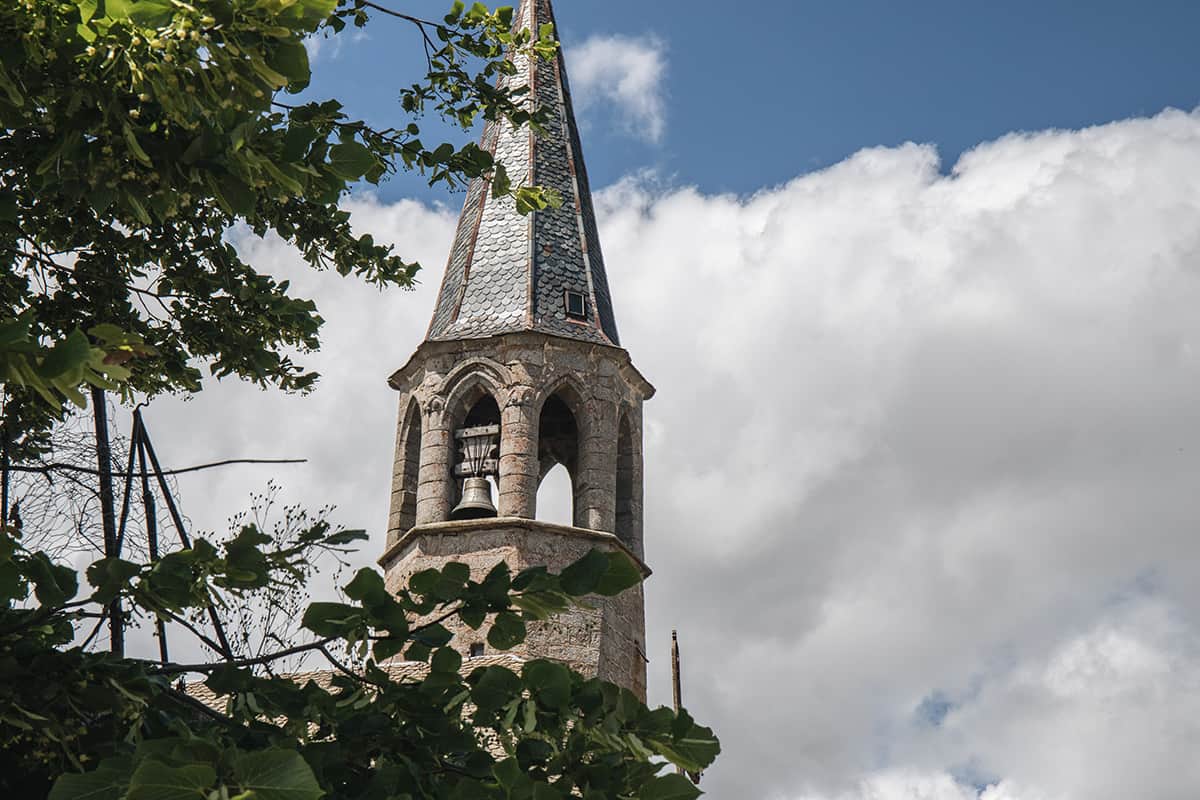 Chaze de Peyre, dans l'Aubrac, et son église