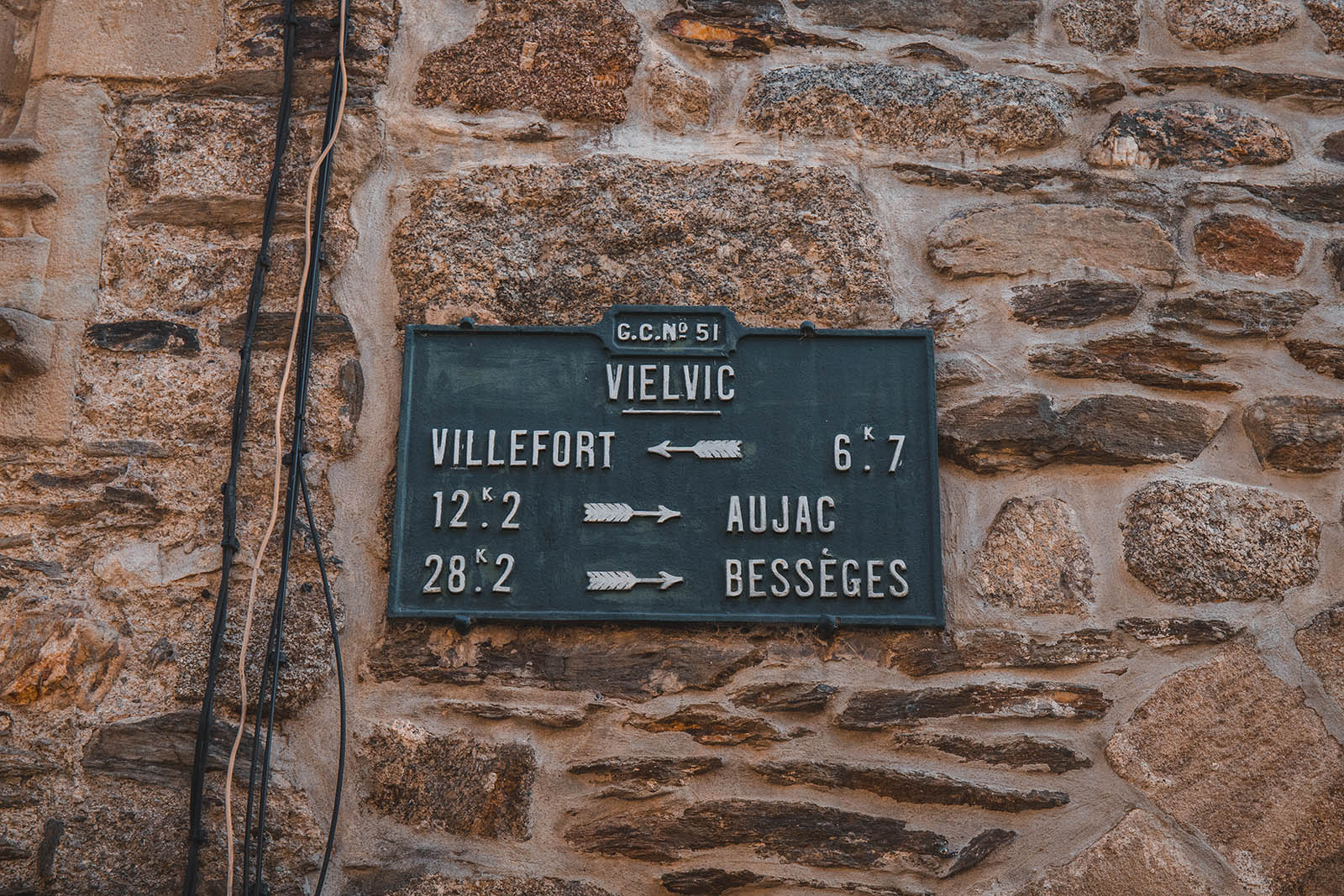 Plaque dans le hameau de Vielvic