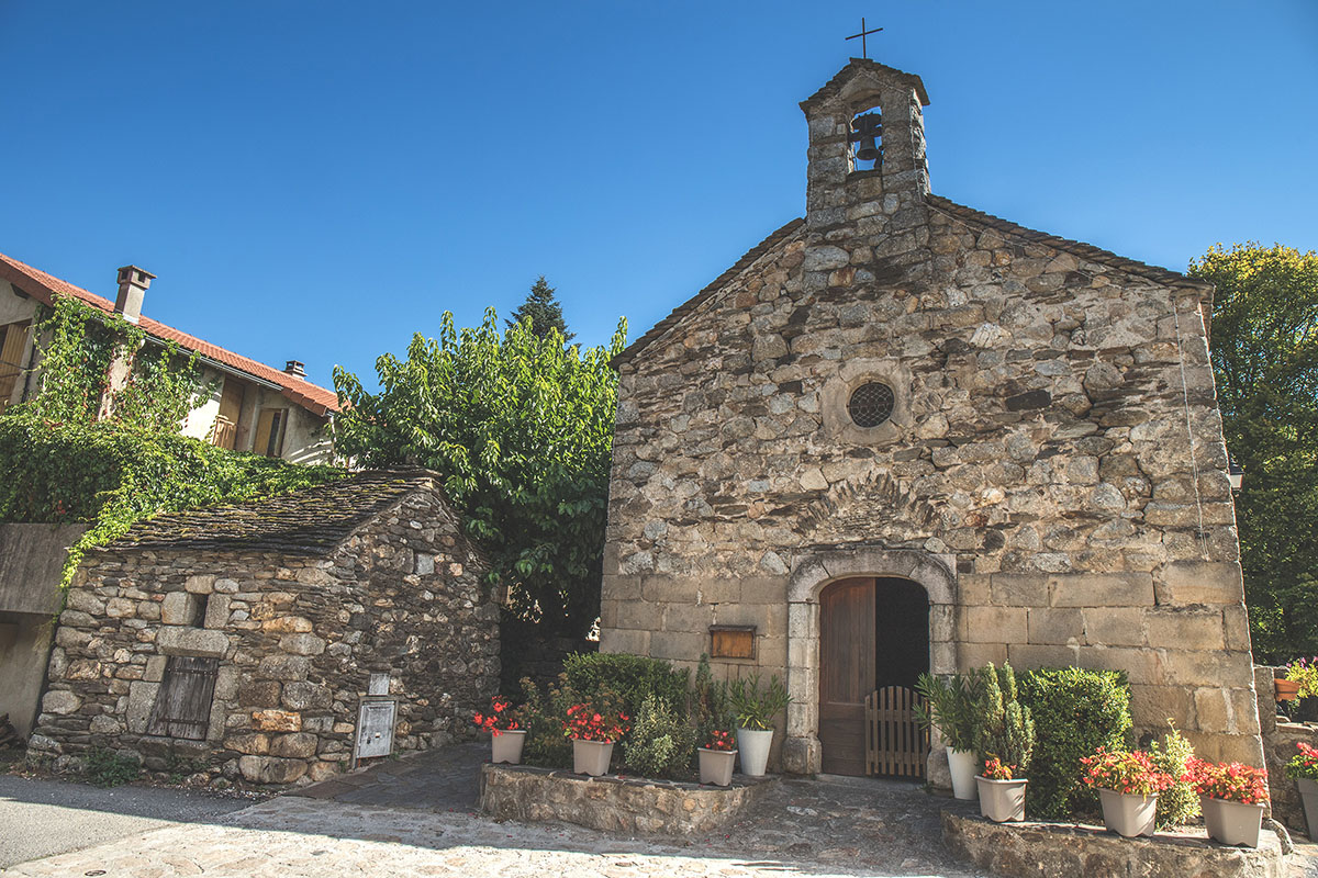 Temple protestant dans un village cévenol