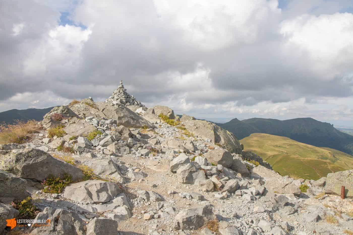 Au sommet du Puy Griou, dans le Cantal