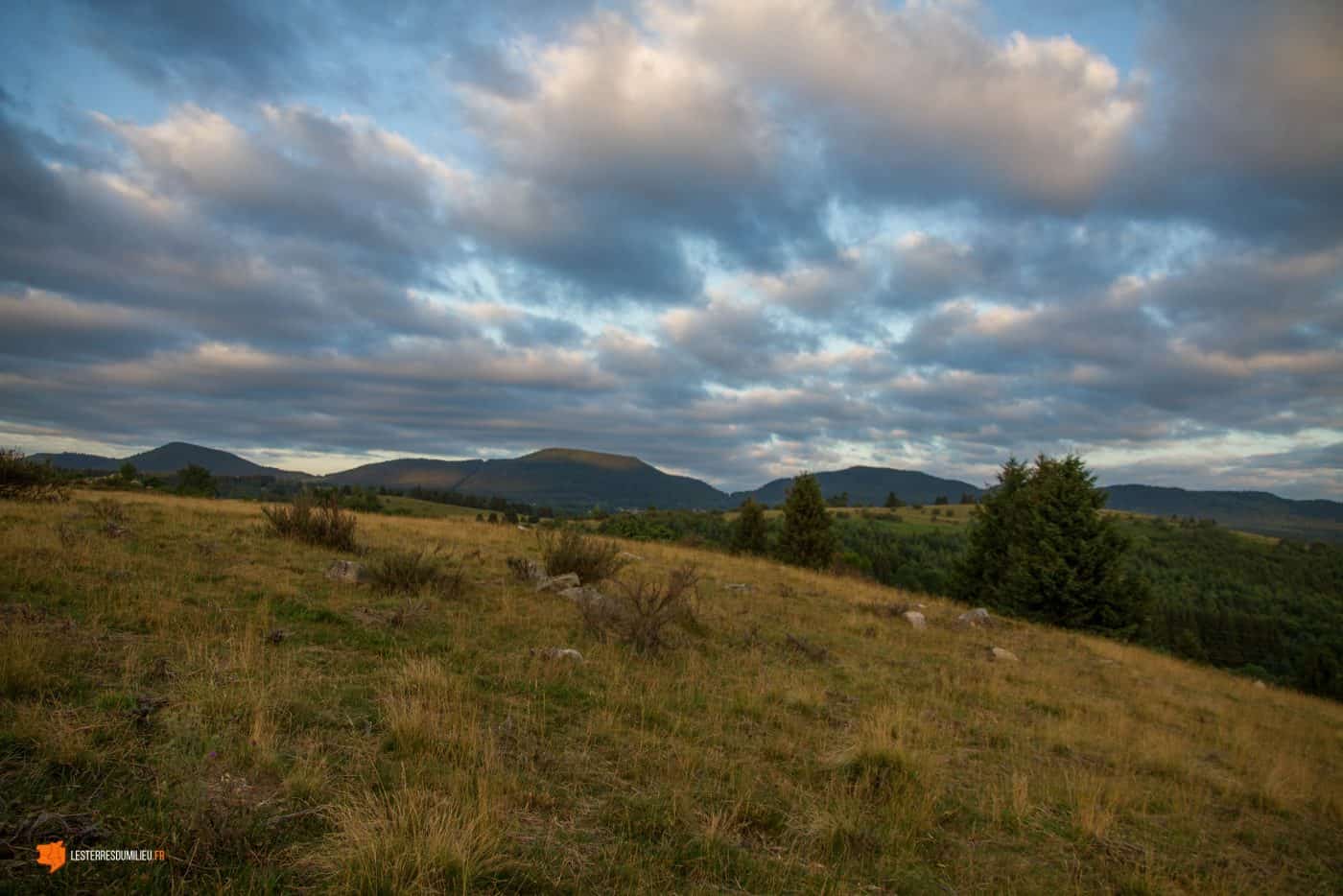 Vue sur la Chaîne des Puys depuis Laschamps