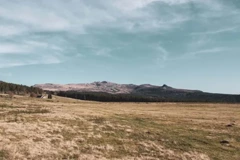 Puy de Chambourguet et Notre-Dame de Natzi 