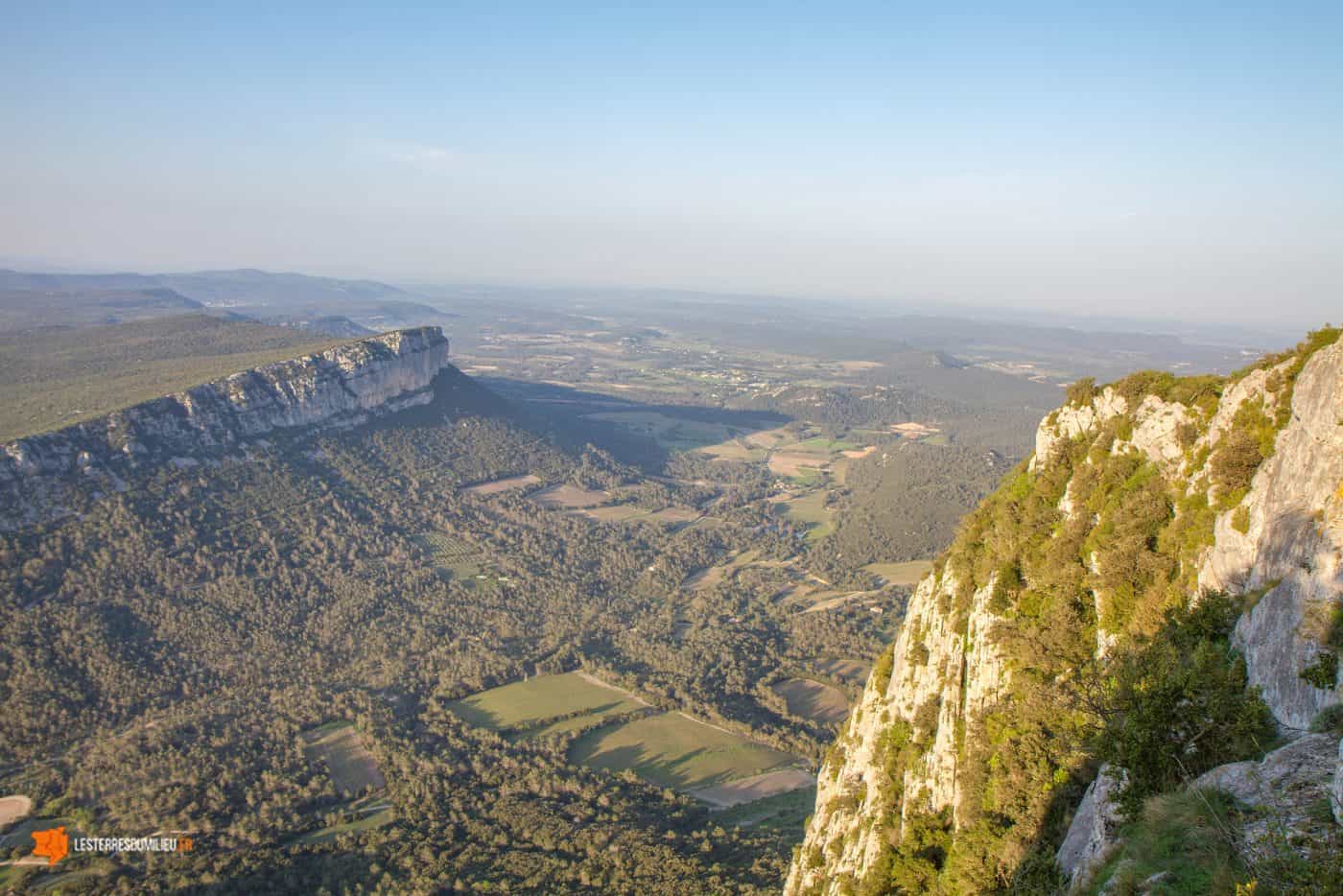 Panorama depuis le Pic Saint-Loup sur les montagnes héraultaises 