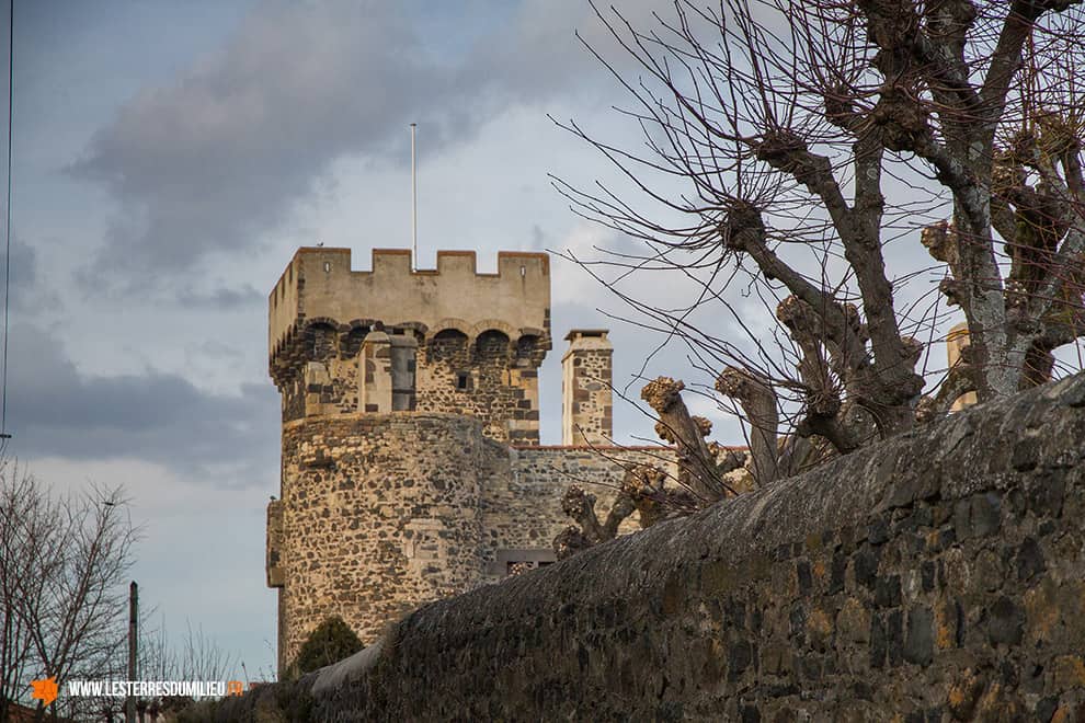 Tour du château d'Opme