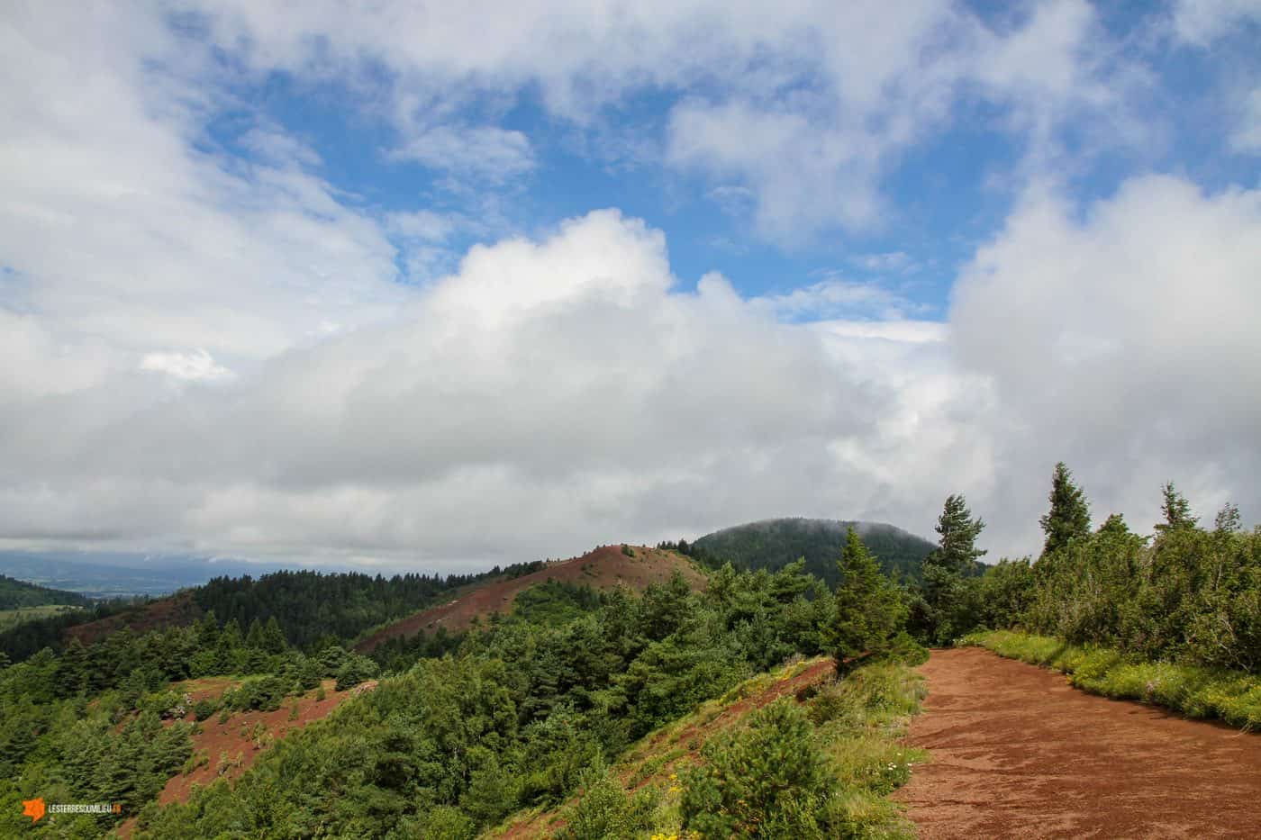 Sur le chemin du Puy de la Vache et Lassolas