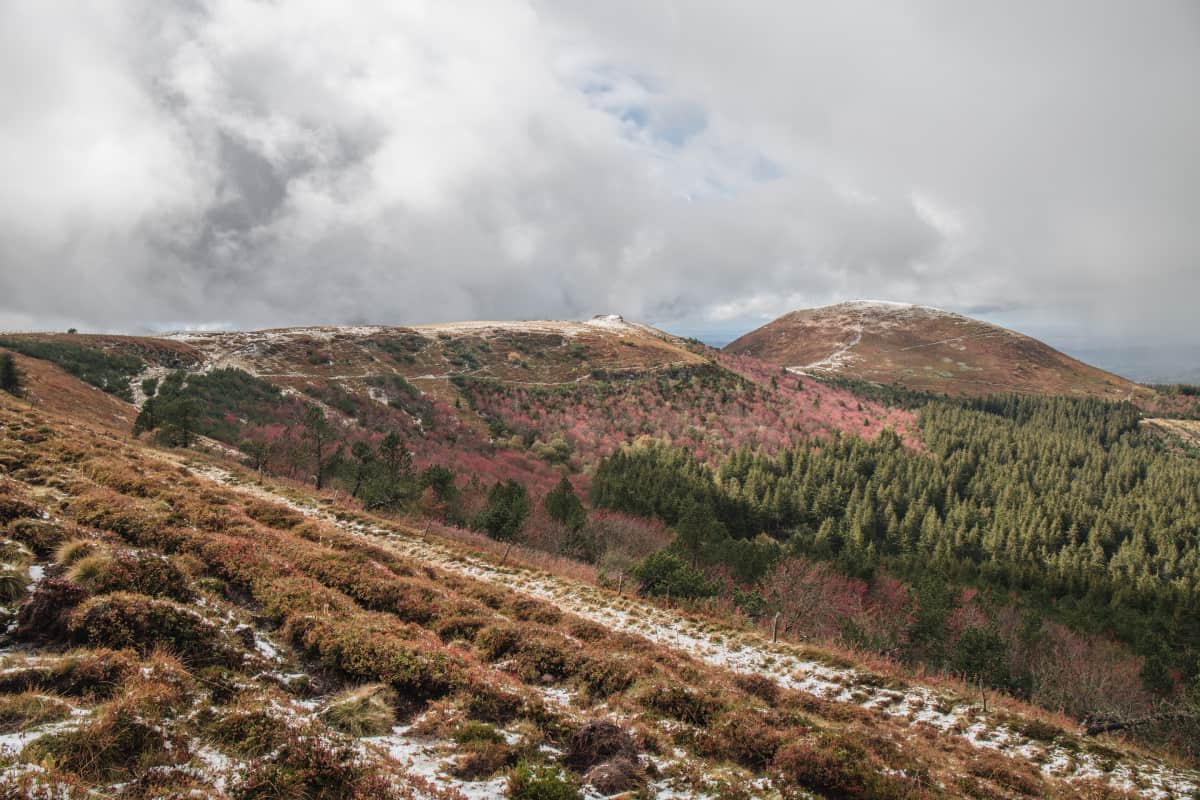 Le puy de l'Ouïre vu depuis le puy de l'Aiguillier