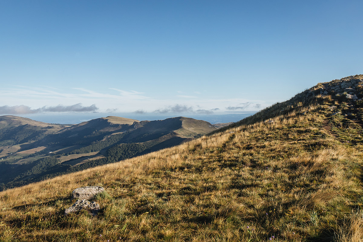 Monts du Cantal depuis les confreforts du puy de la Tourte
