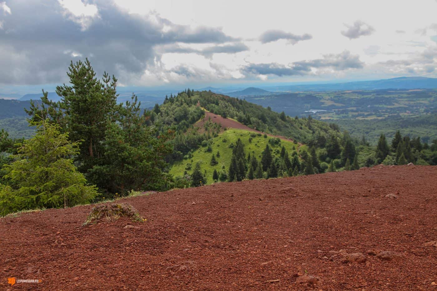 Depuis le Puy de Lassolas, vue sur le Puy de La Vache