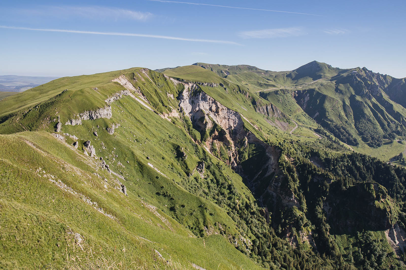 Les crêtes du Sancy depuis le roc de Cuzeau en Auvergne