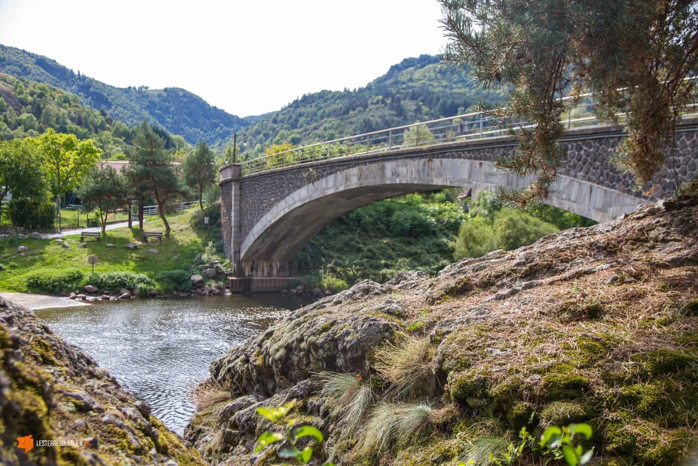 Le pont de Prades au-dessus de l'Allier en Haute-Loire