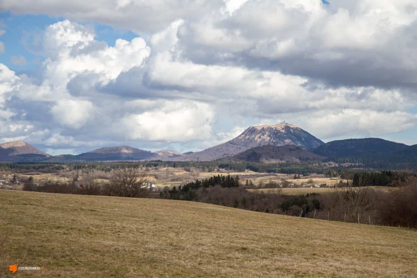 Vue sur la Chaîne des Puys depuis Voissieux